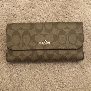 Like new signature Coach wallet